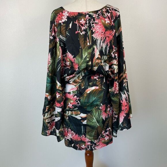 NWT Guess Floral V-Neck Top Size M - Picture 5 of 8